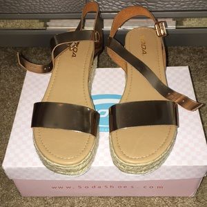 Sandles rose gold
